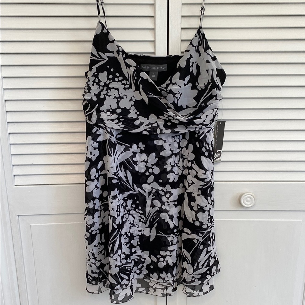 NWT Josephine Chaus Black and Whtie Floral Sleeveless V-neck Lined Mini Dress